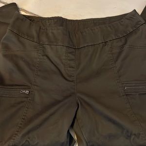 Westbound Army Green Pant casual or dressy Zippers on thighs . Sz 16